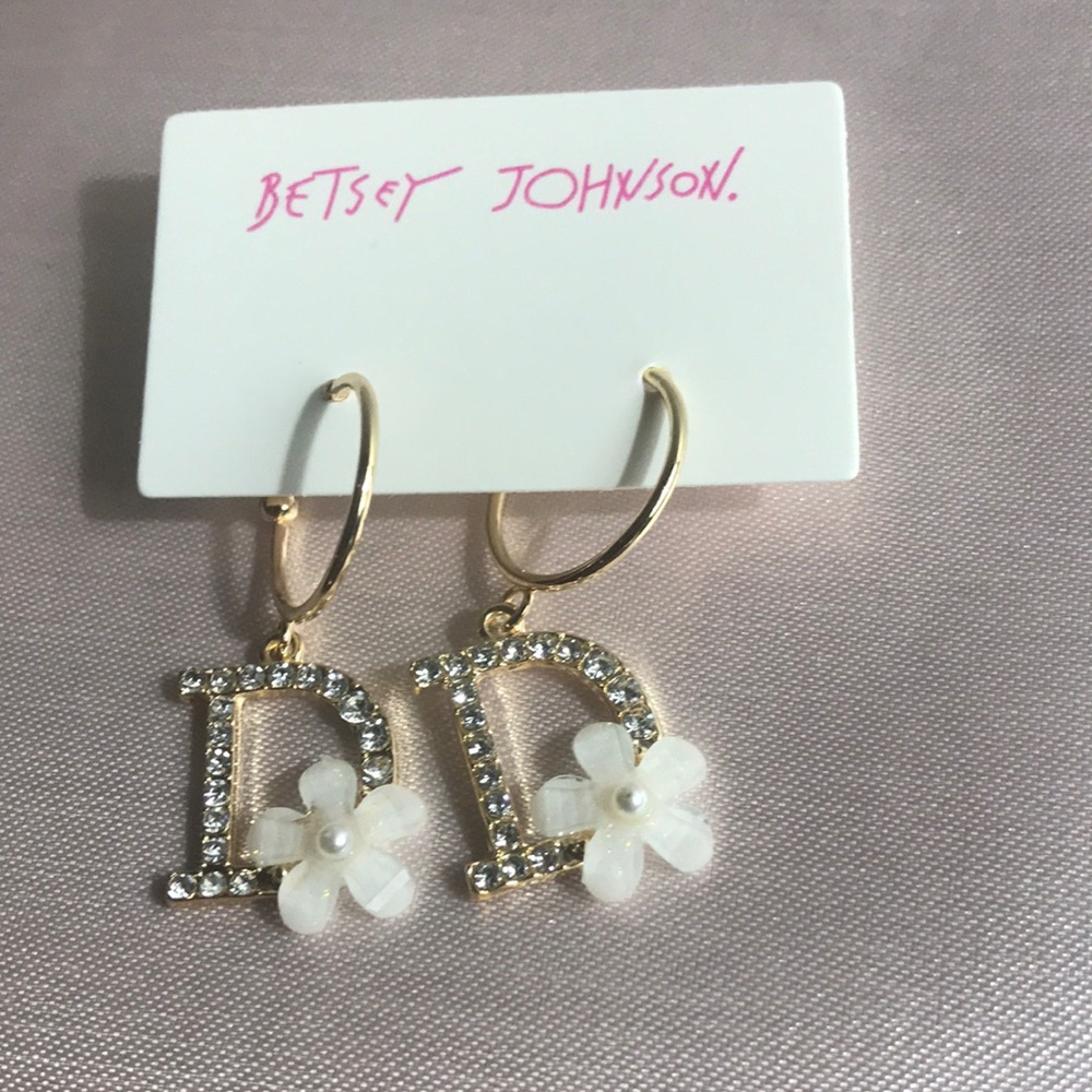 🆕🌸 Betsey Johnson Earrings Letter D In Bling